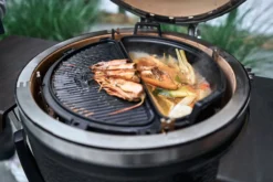 Monolith Avantgarde Classic + Onderstel & Zijtafels -Kampeerhal Roden Avantgarde Classic met Dutch Oven scaled.jpg