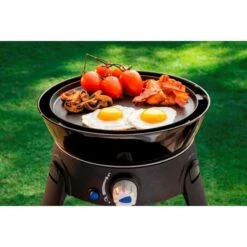 Cadac Safari Chef 30 Lp 15 Cadac Safari Chef 30 Lp -Kampeerhal Roden Cadac Safari Chef 30 LP bakplaat met eten