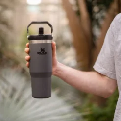Stanley The Iceflow Flip Straw Tumbler 0,89L -Kampeerhal Roden Stanley The Iceflow Flip Straw Tumbler 0 89L Antraciet 3