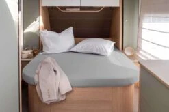 Walra Jersey Hoeslaken Queens Bed Grijs -Kampeerhal Roden Walra Jersey Queens Grijs Omgeving