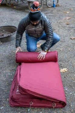 Exped Megamat Max Duo LW+ Burgundy -Kampeerhal Roden exped megamat max duo lw burgundy oprollen