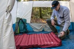 Exped Megamat Max LXW Burgundy -Kampeerhal Roden exped megamat max lxw burgundy oprollen