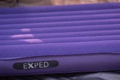 Exped Megamat Ultra MW Aubergine -Kampeerhal Roden exped megamat ultra mw aubergine close up materiaal